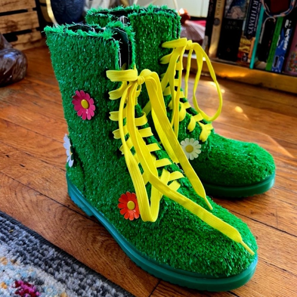 NWOT Dolls Kill "On My Turf" Combat Boots Size 8